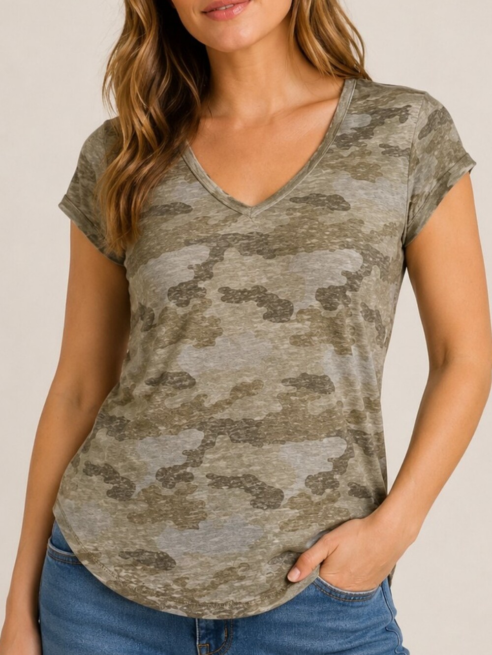 AEO | Women's Army Camo Green V-Neck Short-Sleeve T-Shirt Size XS